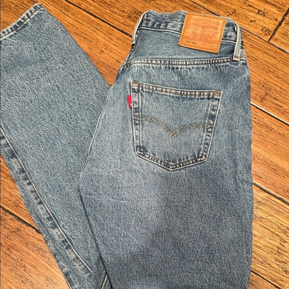 Levi's Relaxed Fit Blue Jeans - Picture 2 of 4